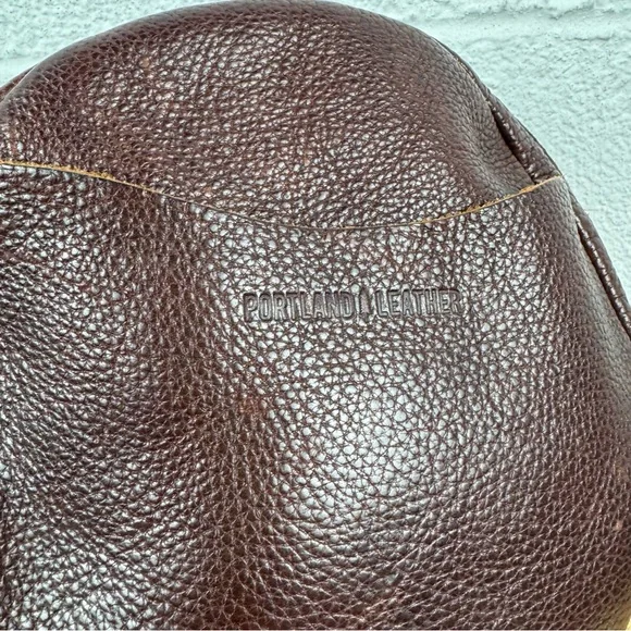 Portland Leather Goods Circle Crossbody Bag – Pebbled Leather Brown - Picture 4 of 16